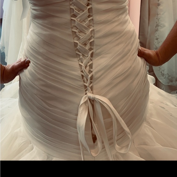 Morilee by Madeline Gardner Wedding Dress Size 6 Gorgeous Mermaid Style - Picture 2 of 10